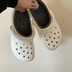White crocs with gray fuzz inside woman’s size 7